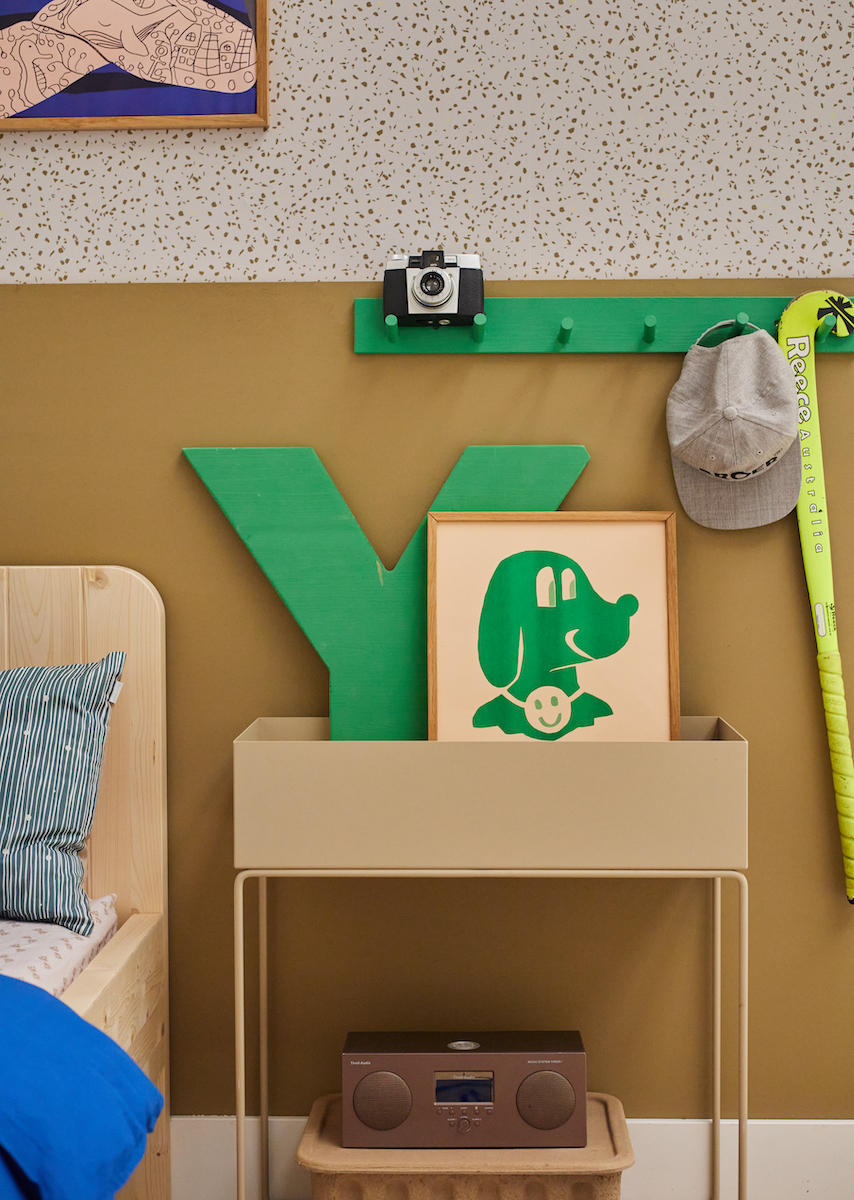 Ferm Living plantenbak gebruikt als decoratief opbergbakje in de kinderkamer